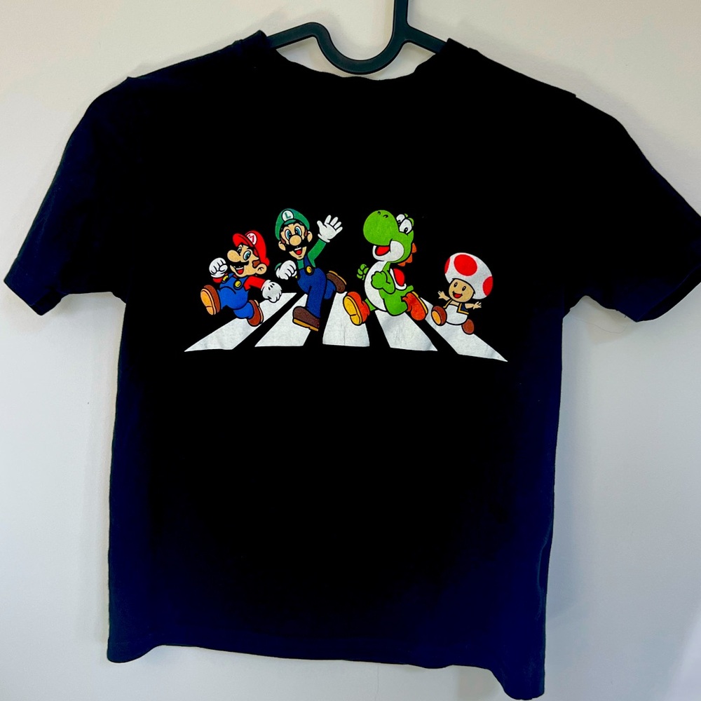 Nintendo  super Mario Black T-Shirt 100% cotton size small(6)